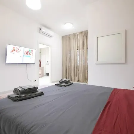 When In Rome, Like Romans Do Apartament